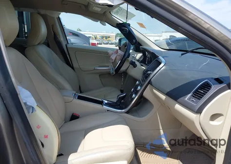 2016 Volvo Xc60 T5 Drive-E Premier из США, поврежденный, VIN YV440MDK9G2787207